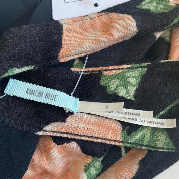 NWT Urban Outfitters Floral Crisscross Top - Picture 6 of 8